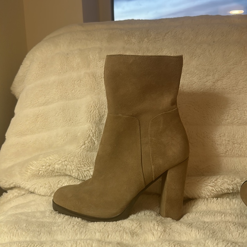 New suede boots heel never worn Aldo booties